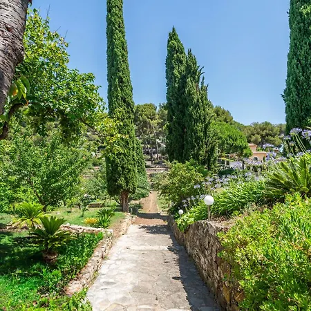 ゲストハウス Domaine Des Encourdoules ヴァロリス
