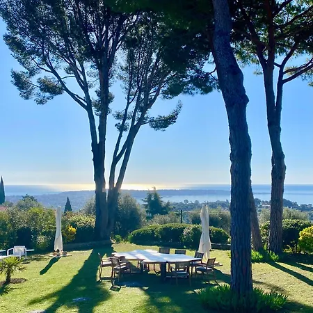 Domaine Des Encourdoules 招待所 3*