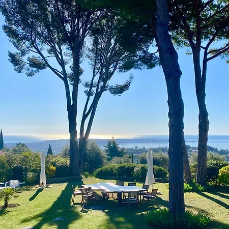 Domaine Des Encourdoules Maison d'hôtes *