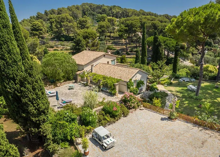 ゲストハウス Domaine Des Encourdoules ヴァロリス