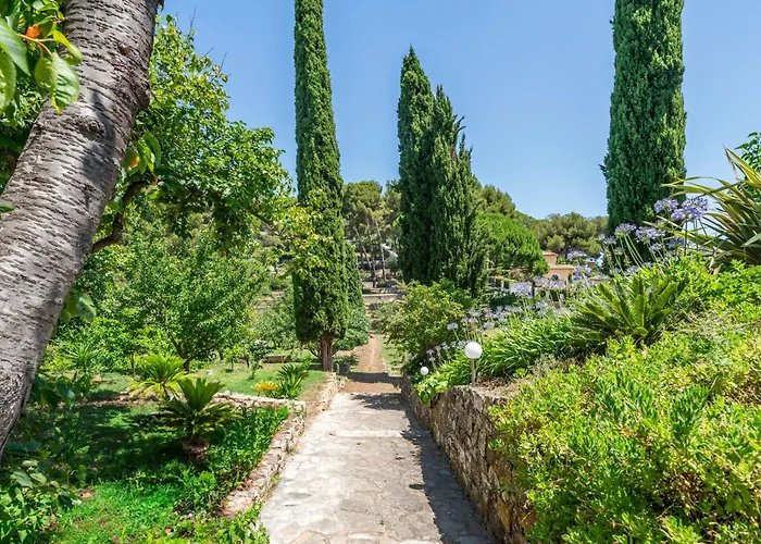 ゲストハウス Domaine Des Encourdoules ヴァロリス