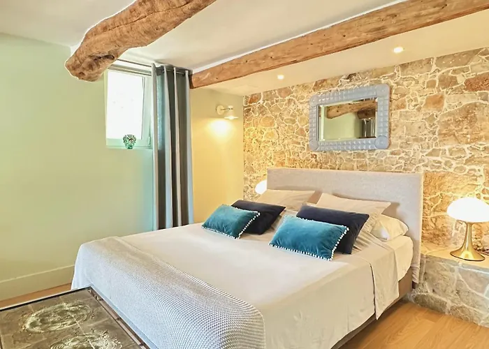 ゲストハウス Domaine Des Encourdoules 3*