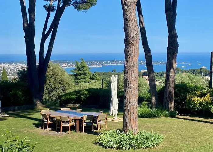 ゲストハウス Domaine Des Encourdoules