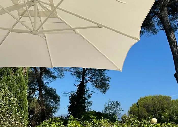 ゲストハウス Domaine Des Encourdoules ヴァロリス