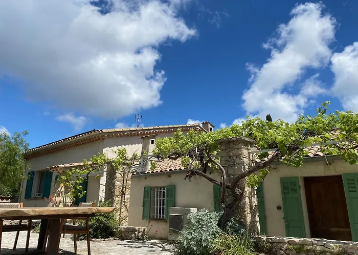 ゲストハウス Domaine Des Encourdoules 3*