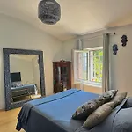 Domaine Des Encourdoules Pensión 3*
