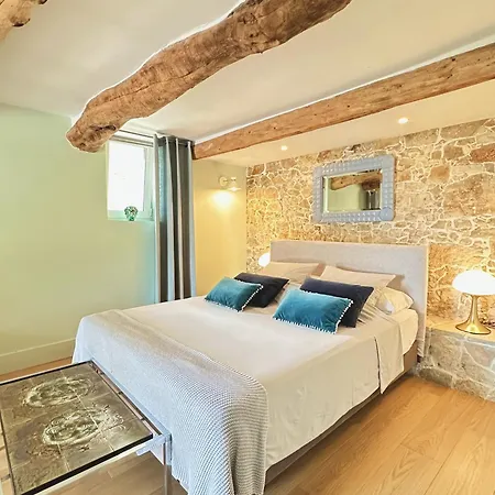 Pensjonat Domaine Des Encourdoules 4*